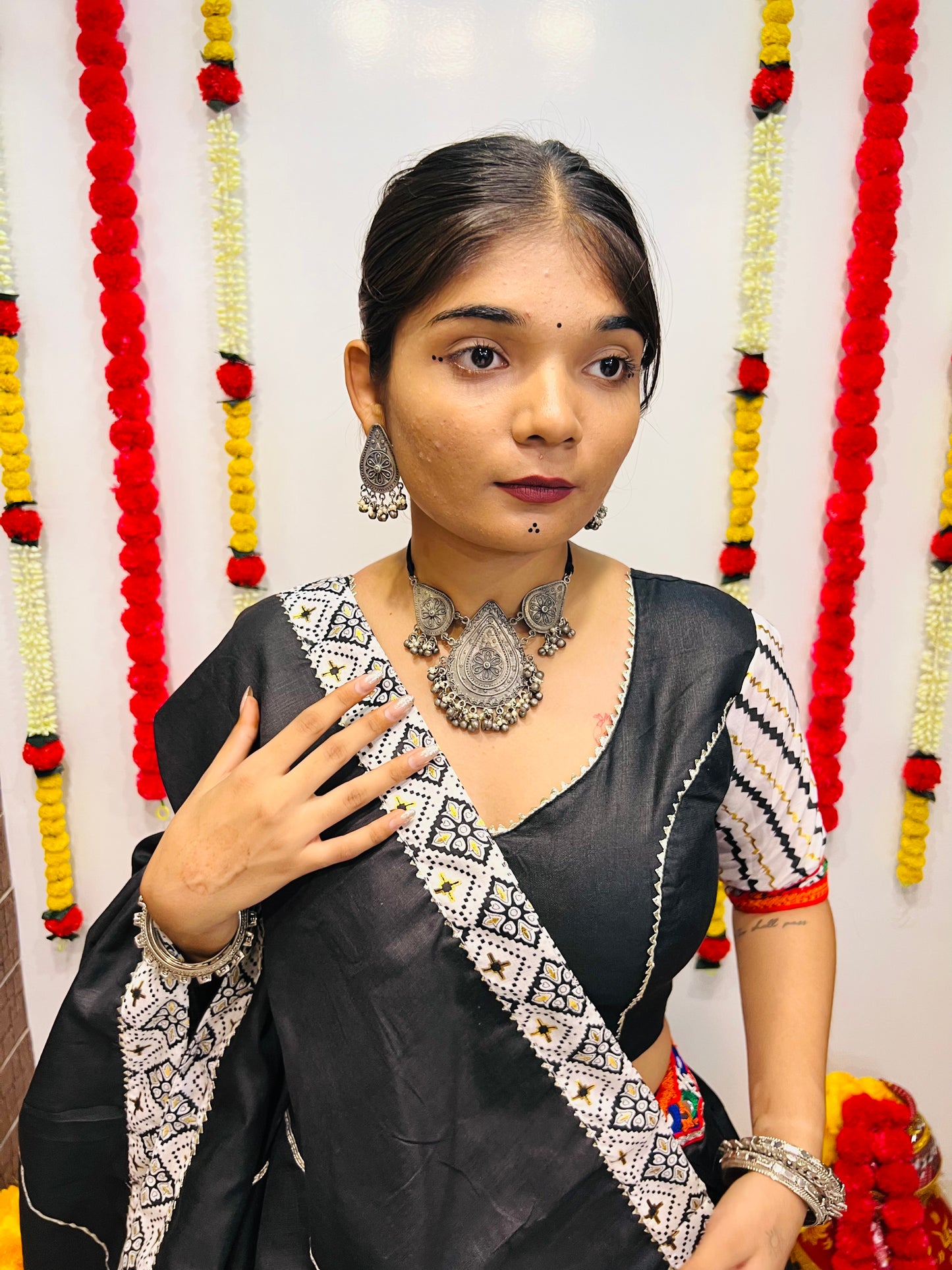 Black & White Gamthi Work Chaniya Choli – Navratri Special Rajwadi