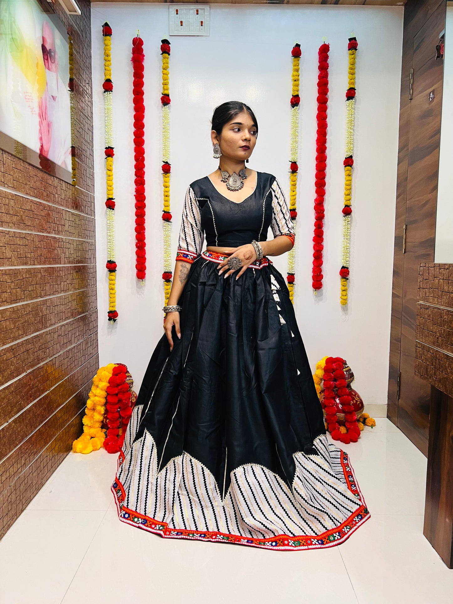 Black & White Gamthi Work Chaniya Choli – Navratri Special Rajwadi
