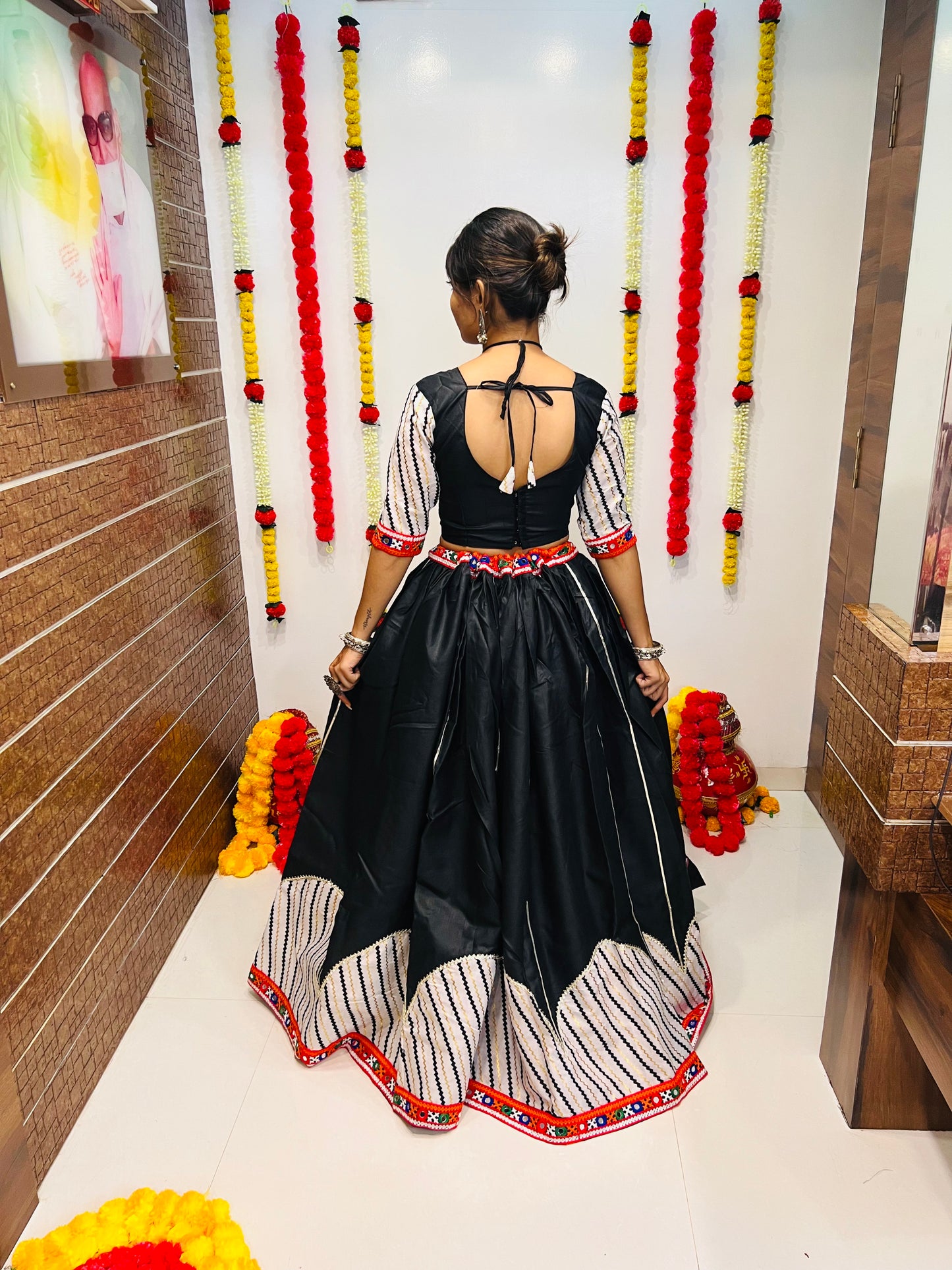 Black & White Gamthi Work Chaniya Choli – Navratri Special Rajwadi