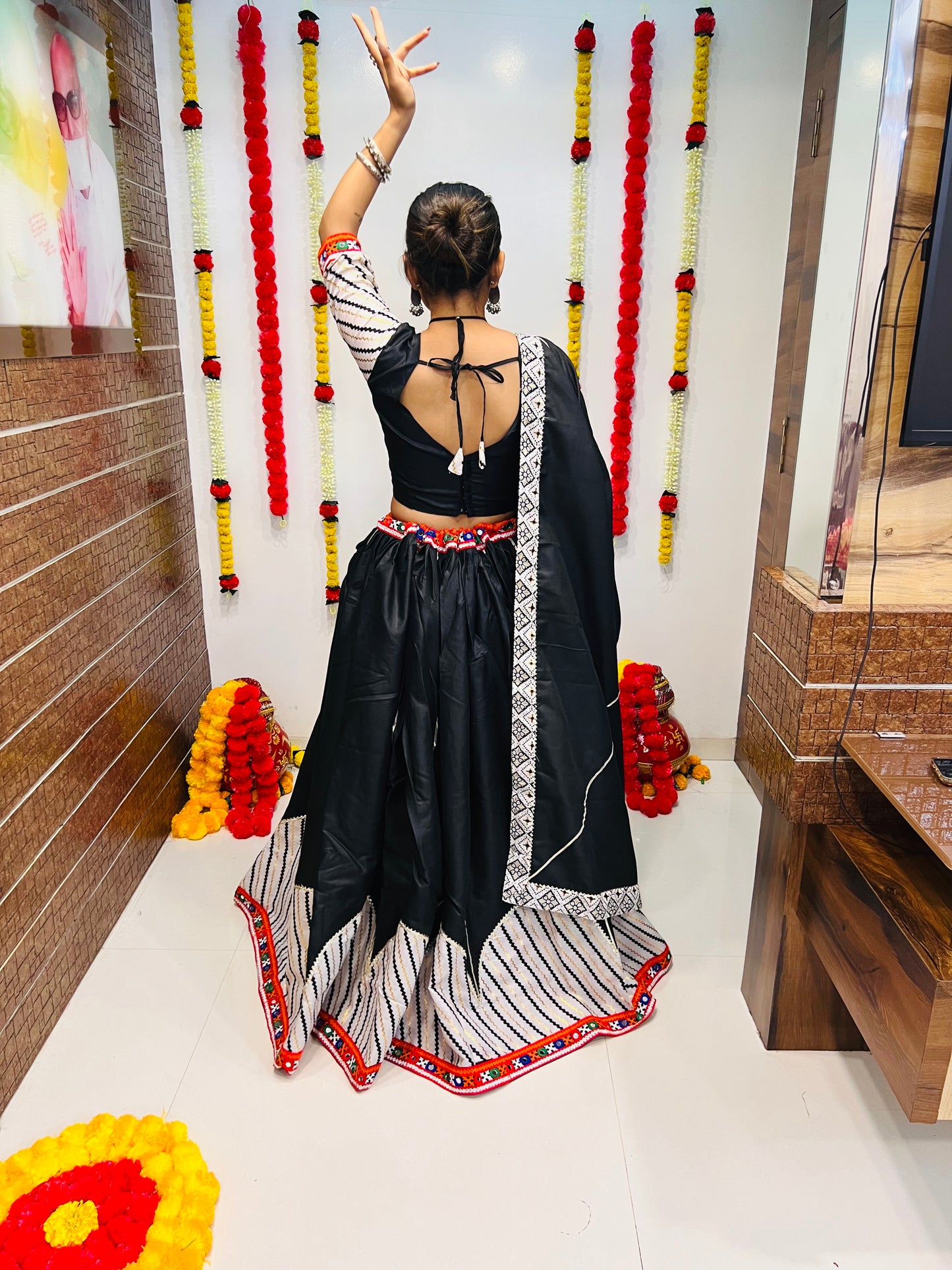 Black & White Gamthi Work Chaniya Choli – Navratri Special Rajwadi