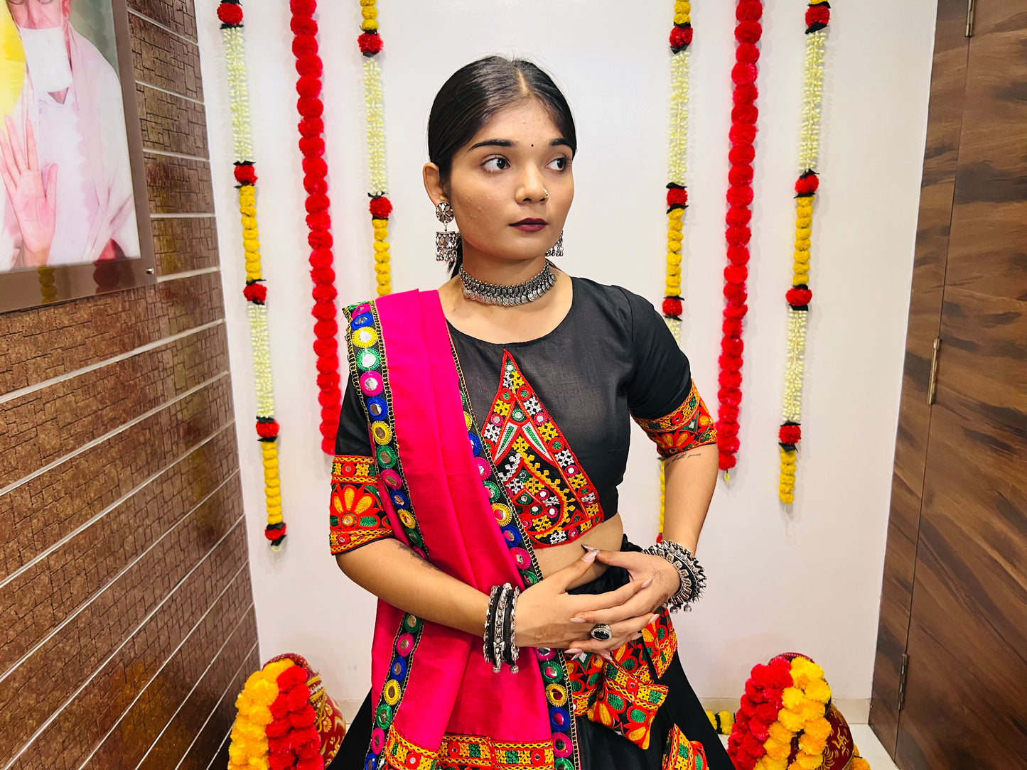 Elegant Black Navratri Chaniya Choli with Vibrant Gamthi & Mirror Work Dupatta