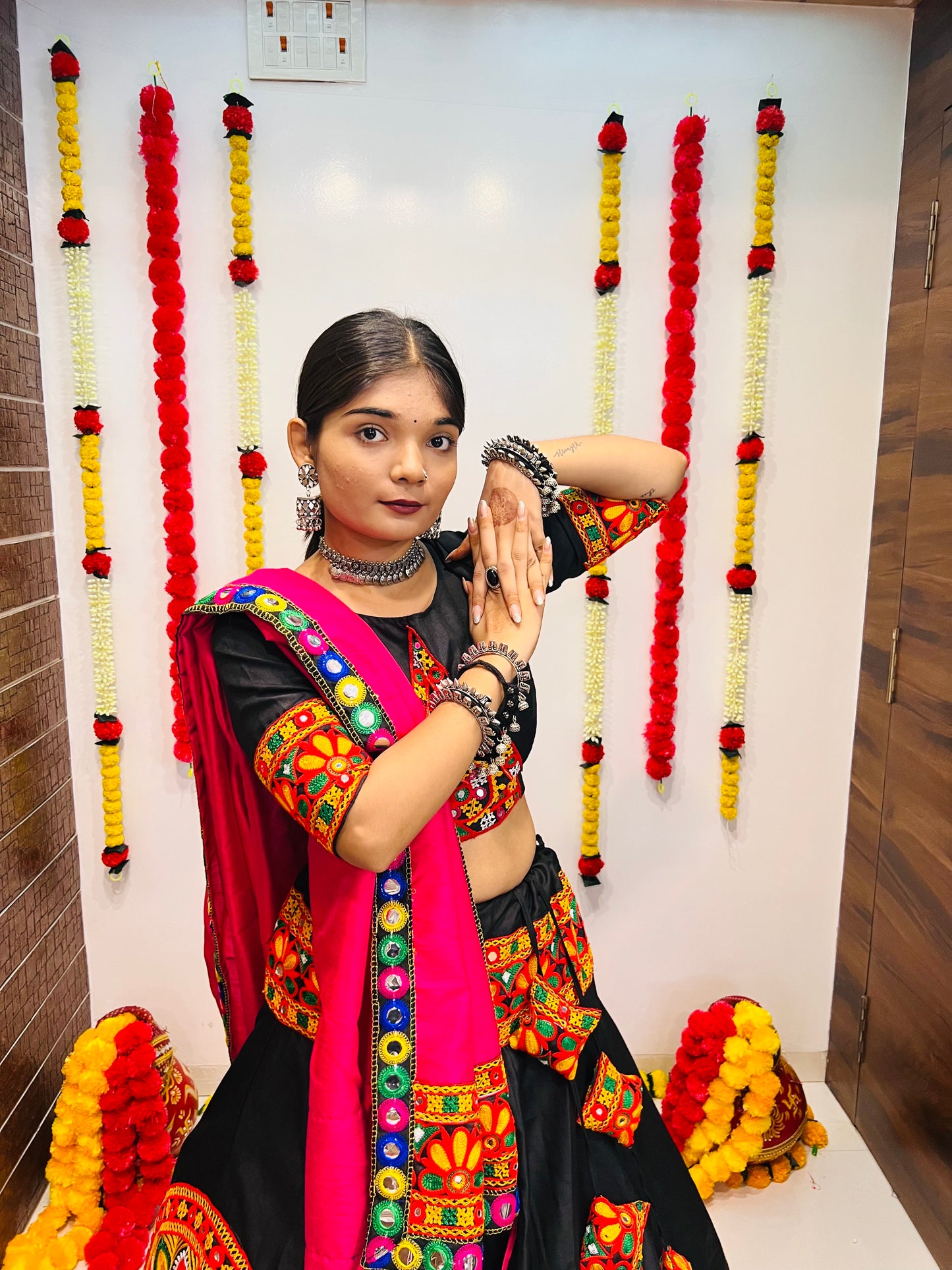 Elegant Black Navratri Chaniya Choli with Vibrant Gamthi & Mirror Work Dupatta