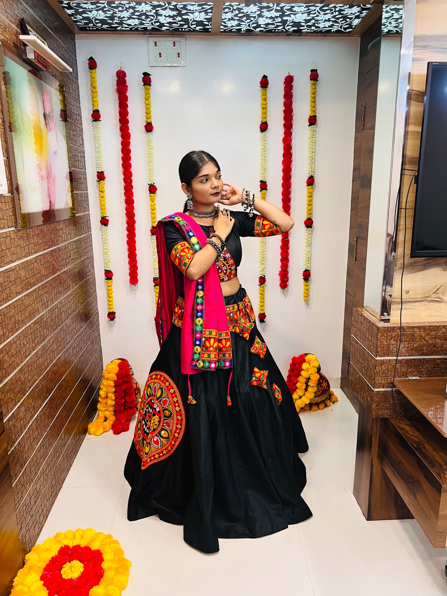 Elegant Black Navratri Chaniya Choli with Vibrant Gamthi & Mirror Work Dupatta