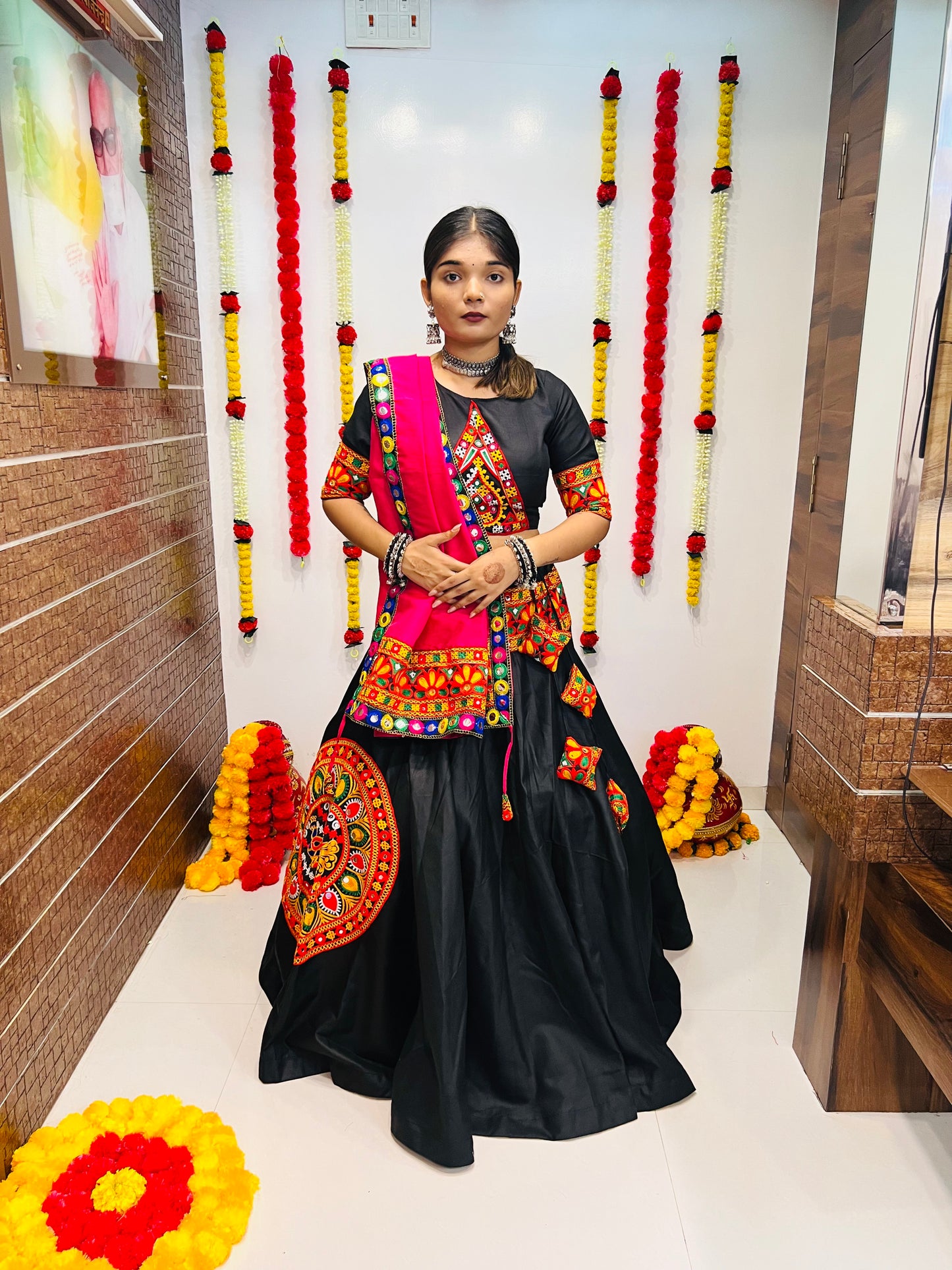 Elegant Black Navratri Chaniya Choli with Vibrant Gamthi & Mirror Work Dupatta