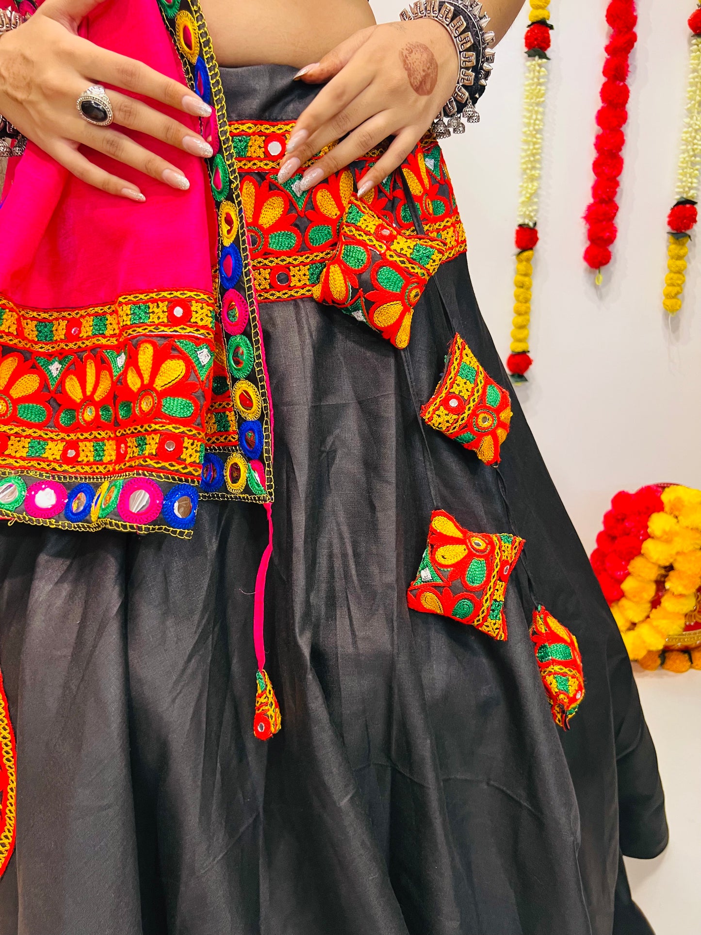 Elegant Black Navratri Chaniya Choli with Vibrant Gamthi & Mirror Work Dupatta