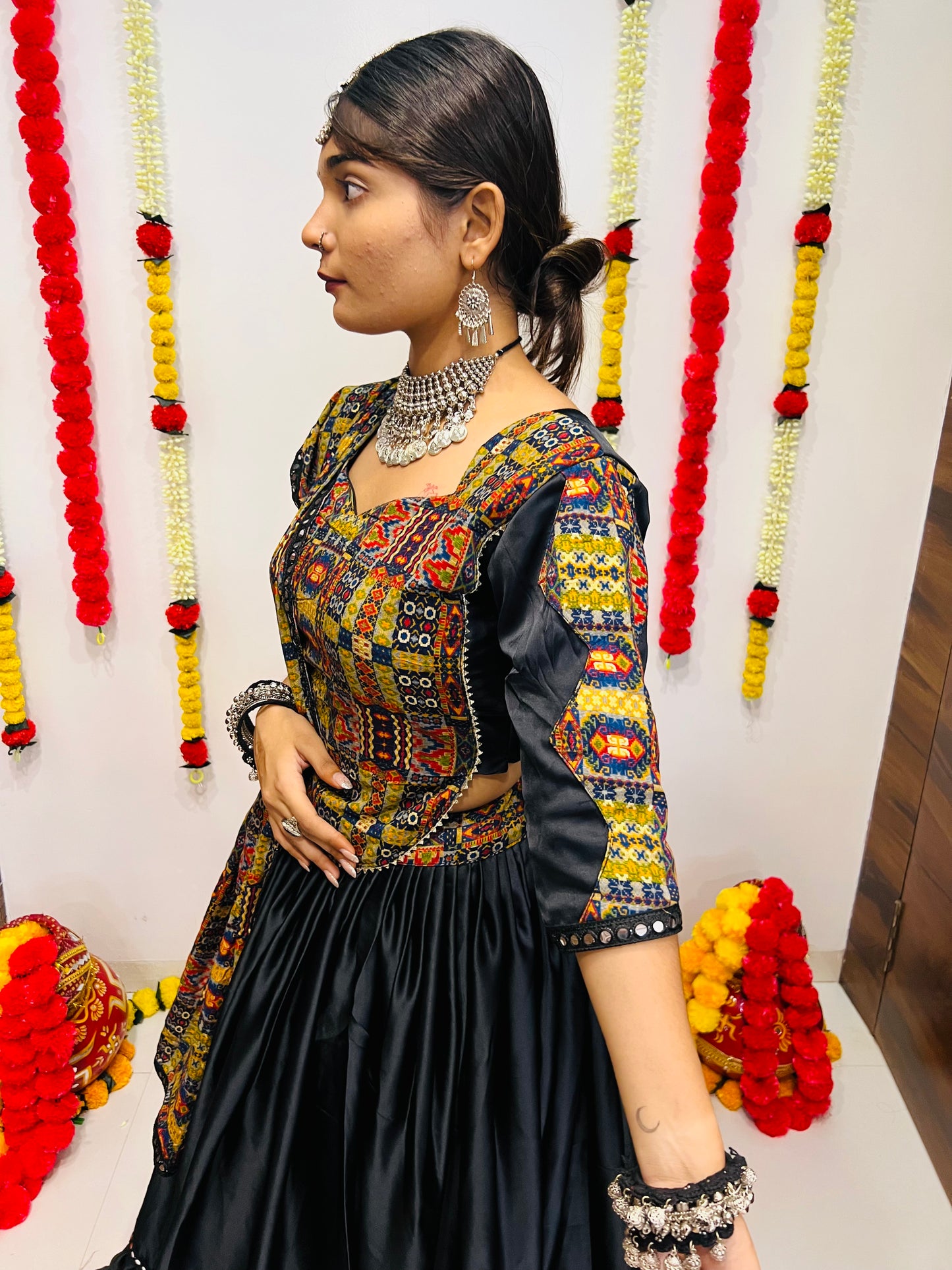 Black Mirror Work Navratri Chaniya Choli – Premium Silk & Reyon 2025 Collection