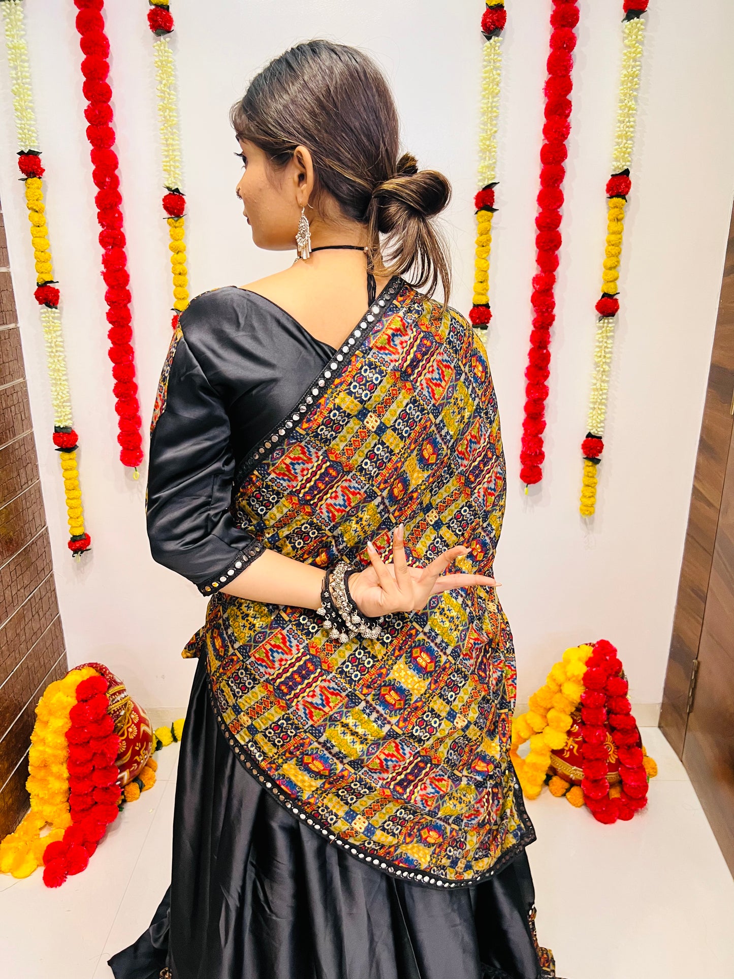 Black Mirror Work Navratri Chaniya Choli – Premium Silk & Reyon 2025 Collection