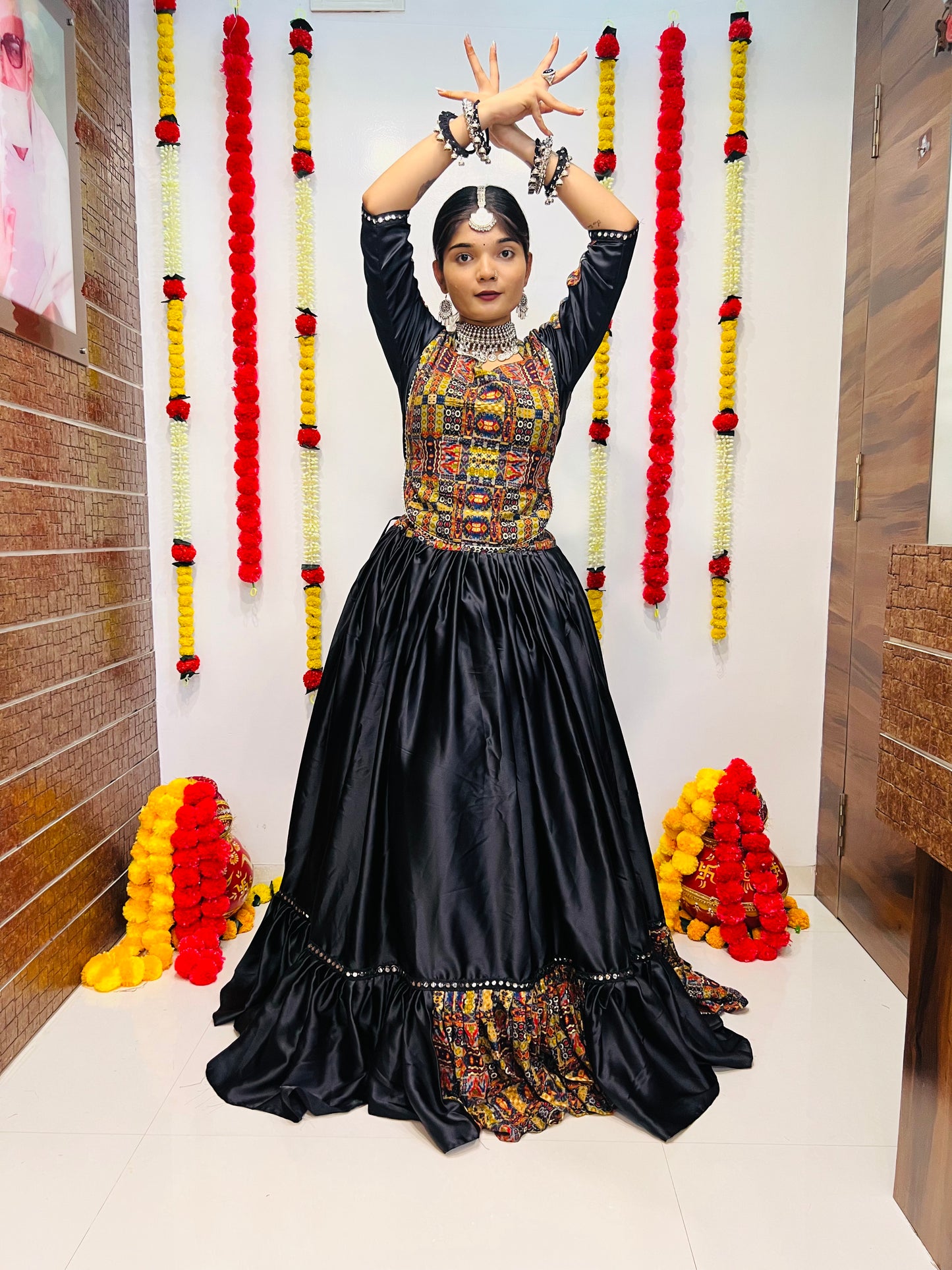 Black Mirror Work Navratri Chaniya Choli – Premium Silk & Reyon 2025 Collection