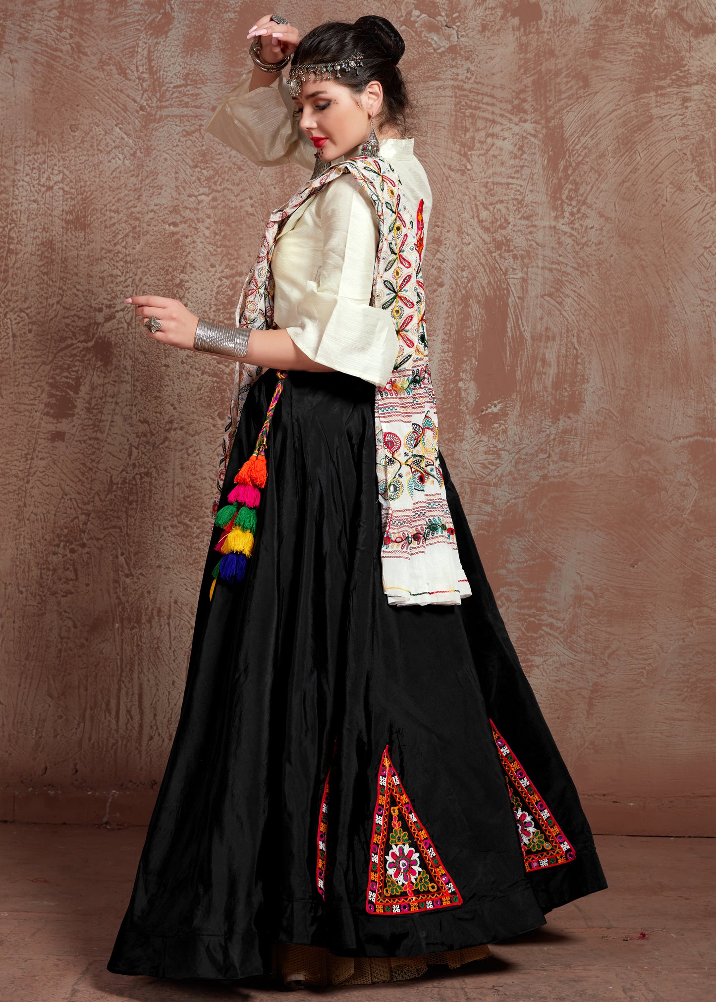 Black Embroidered Lehenga with White Blouse & Multicolor Gamthi Work Dupatta – Navratri & Festive Wear