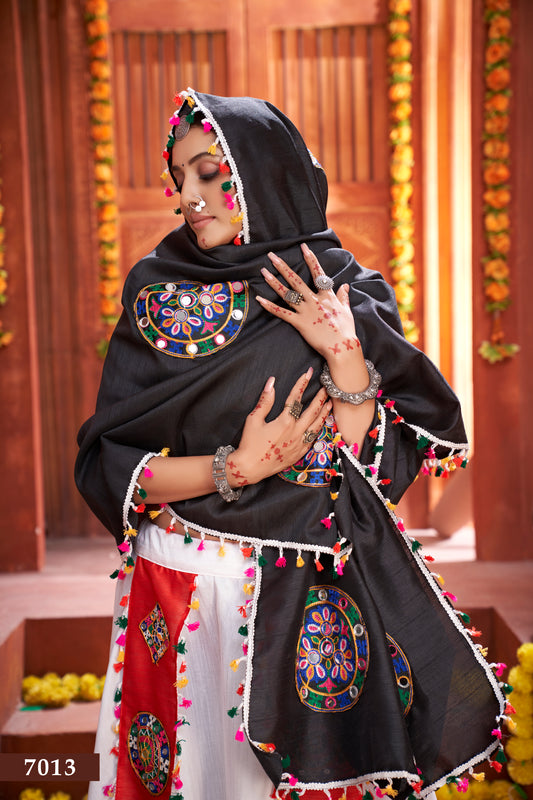 Rajwadi White & Black Navratri Chaniya Choli with Gamthi & Mirror Work
