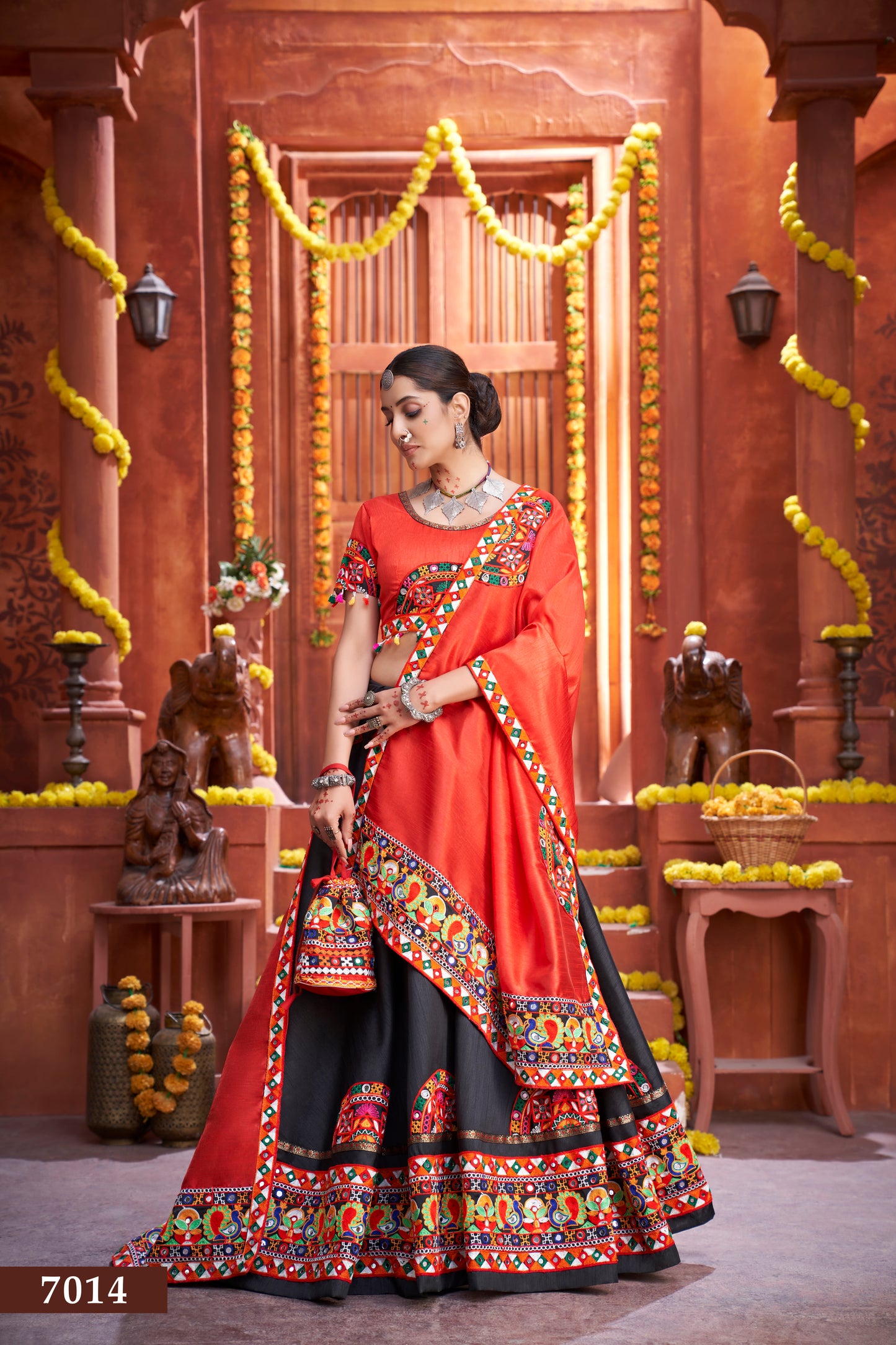 Rajwadi Premium Black & Red Navratri Chaniya Choli – Gamthi Mirror Work Lehenga Set