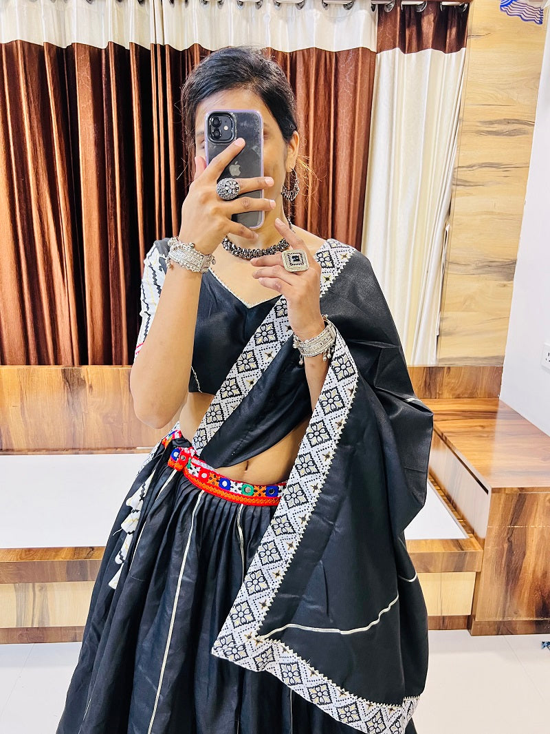 Black & White Gamthi Work Chaniya Choli – Navratri Special Rajwadi