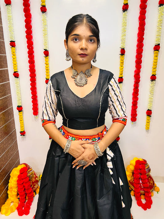 Black & White Gamthi Work Chaniya Choli – Navratri Special Rajwadi