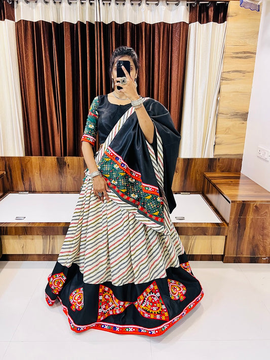 Traditional Rajwadi Navratri Chaniya Choli – Black & Ivory Striped Cotton Silk with Gamthi & Mirror Work