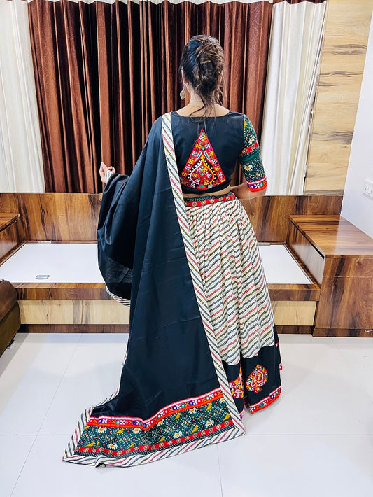 Traditional Rajwadi Navratri Chaniya Choli – Black & Ivory Striped Cotton Silk with Gamthi & Mirror Work