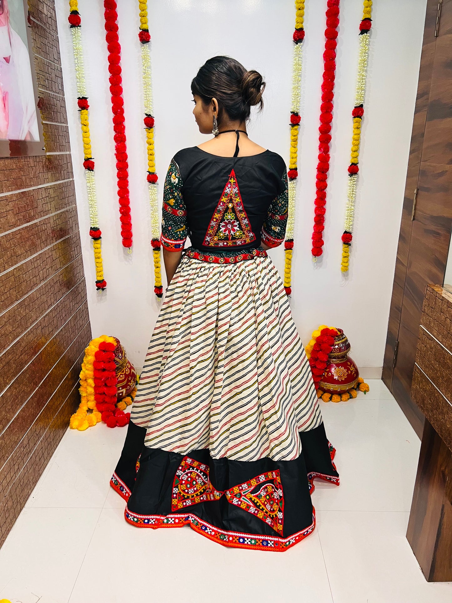 Traditional Rajwadi Navratri Chaniya Choli – Black & Ivory Striped Cotton Silk with Gamthi & Mirror Work