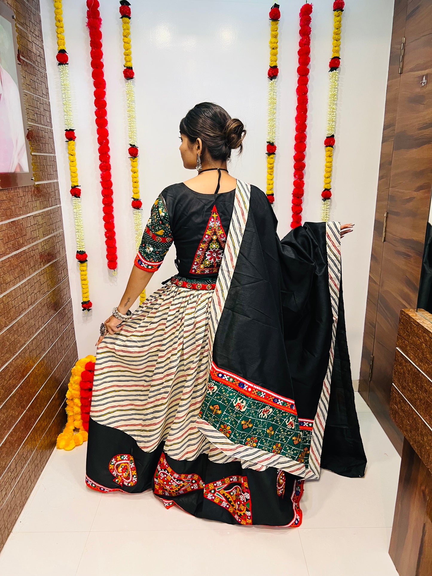 Traditional Rajwadi Navratri Chaniya Choli – Black & Ivory Striped Cotton Silk with Gamthi & Mirror Work
