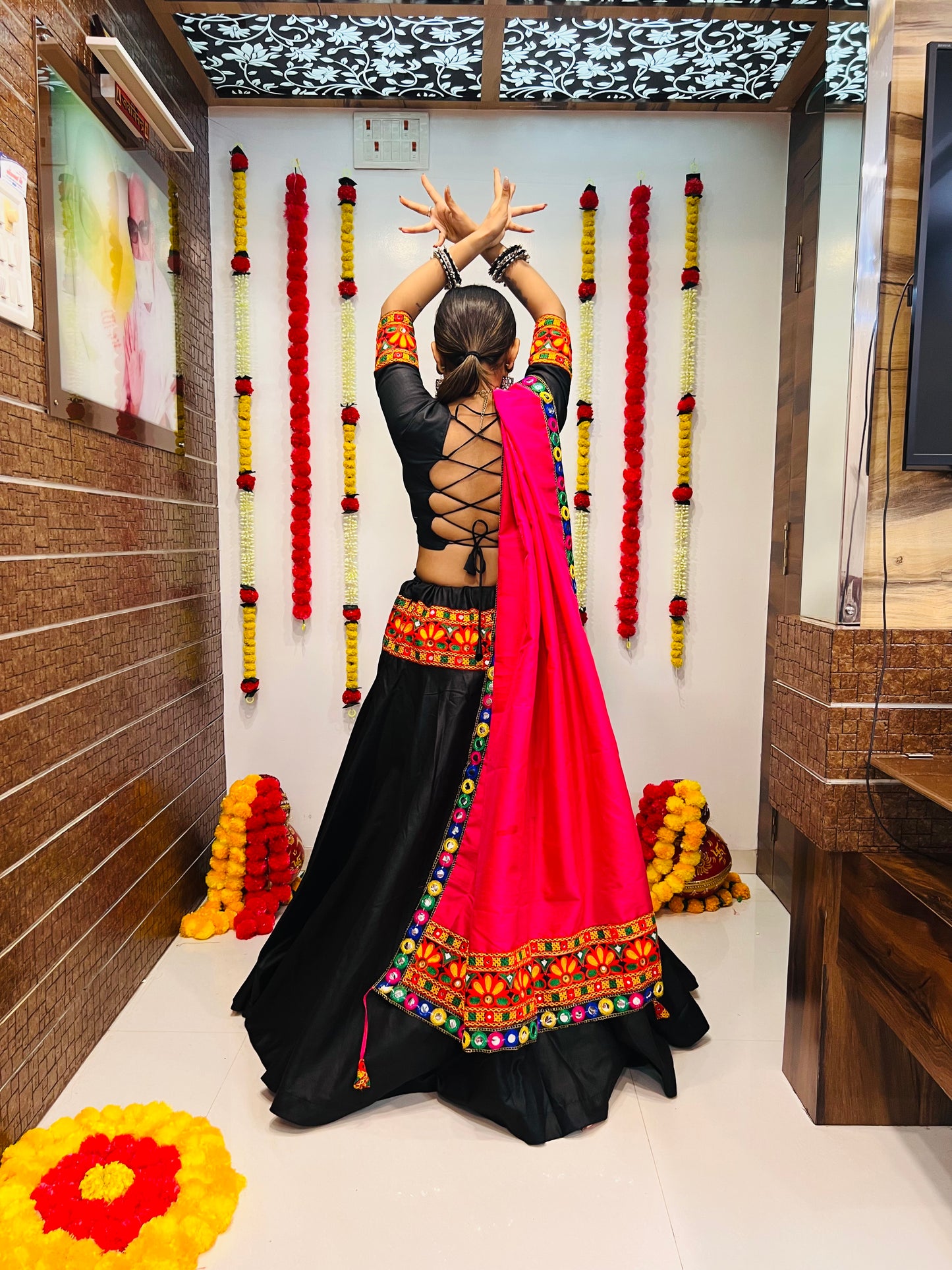 Elegant Black Navratri Chaniya Choli with Vibrant Gamthi & Mirror Work Dupatta