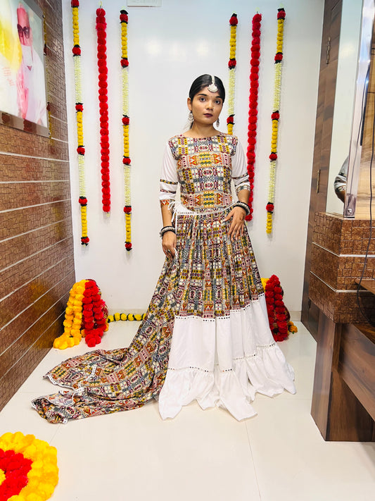 White Printed Silk Navratri Chaniya Choli with Mirror Lace Work – Premium Collection 2025