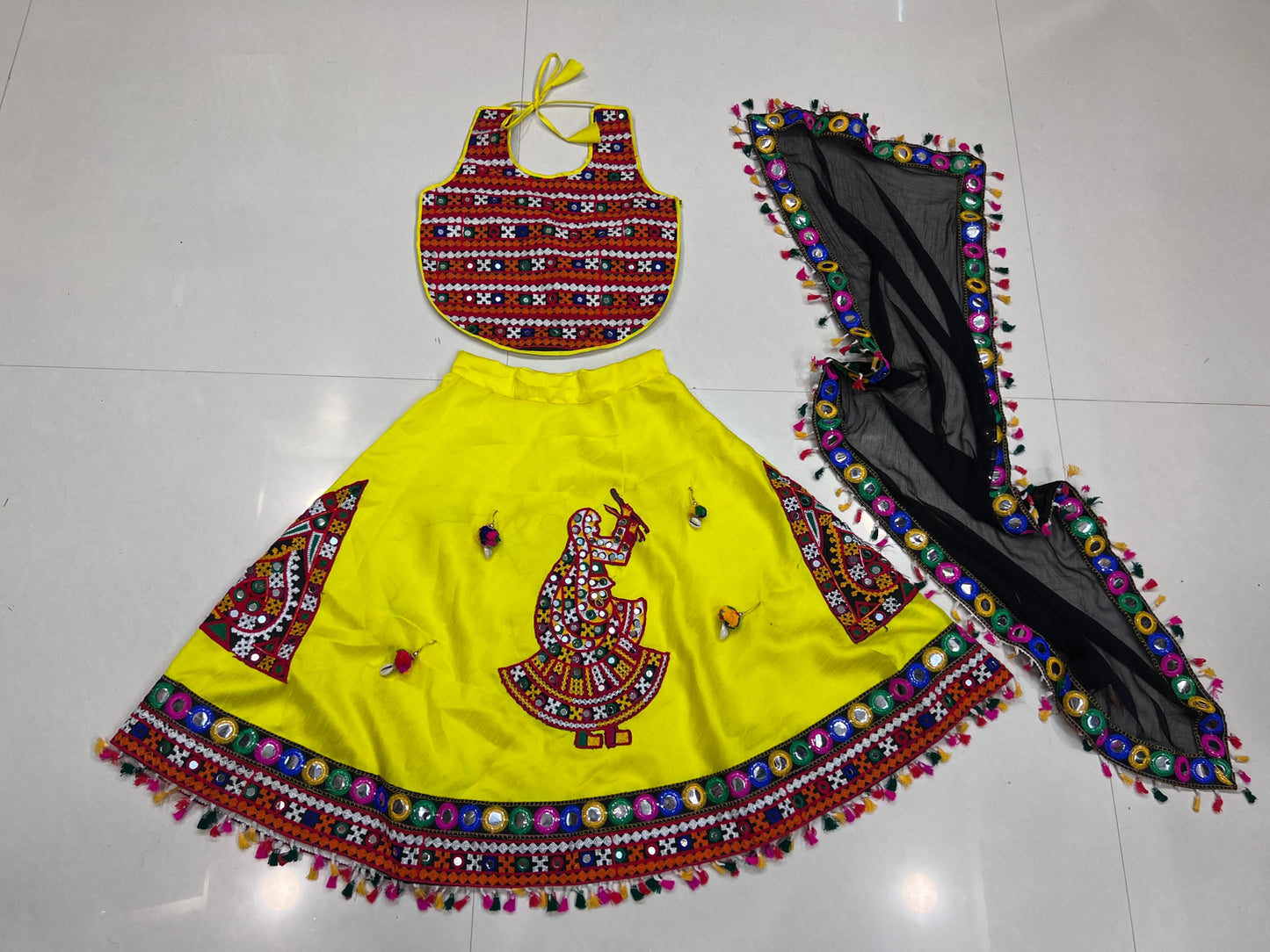 Lemon Yellow Kids Navratri Chaniya Choli with Garba Dancer Embroidery & Dupatta (6–7 Years)
