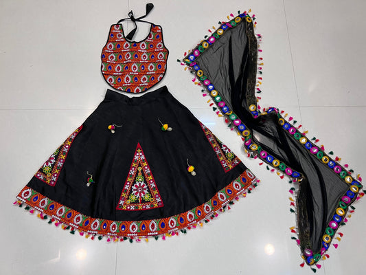 Black Kids Navratri Chaniya Choli with Embroidered Blouse & Dupatta (4–5 Years)