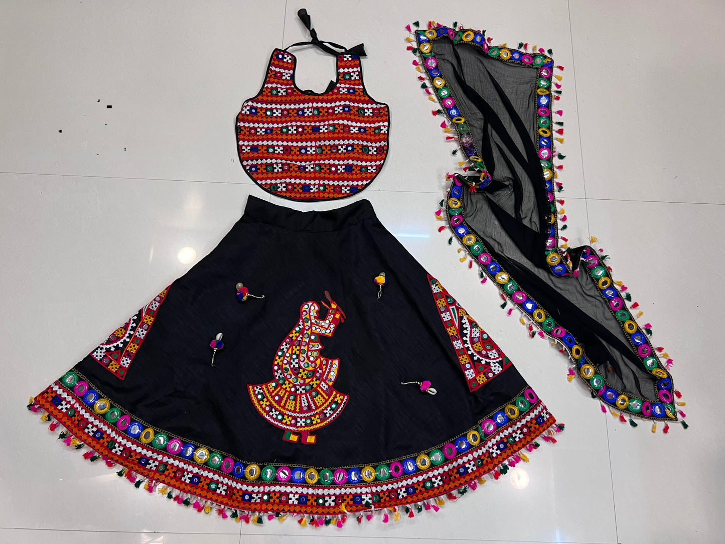 Black Kids Navratri Chaniya Choli with Garba Dancer Embroidery & Dupatta (6–7 Years)