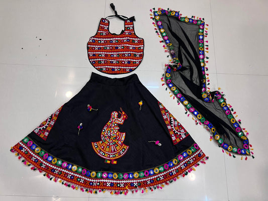 Black Kids Navratri Chaniya Choli with Garba Dancer Embroidery & Dupatta (6–7 Years)