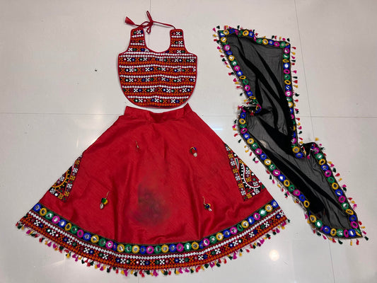 Red Kids Navratri Chaniya Choli with Embroidered Garba Dancer & Dupatta (6–7 Years)